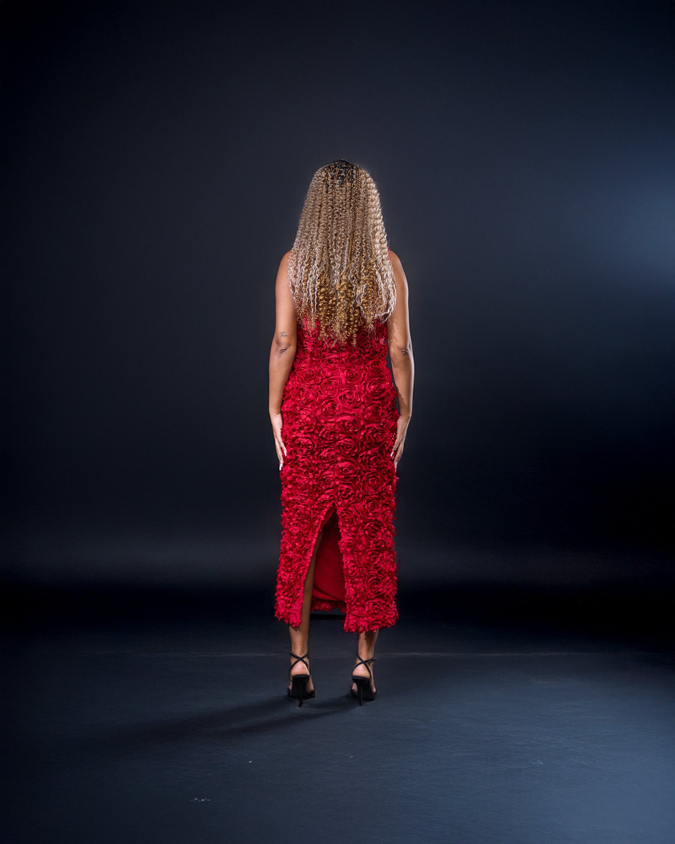 Robe midi à fleurs 3D rouge carmin - Collection Bloomingdale